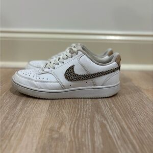 Nike Women’s White Low-Top Sneakers with Pattern Swoosh